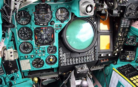 Cockpit of Mikoyan Gurevich MiG 31 :: Mycity-Military.com