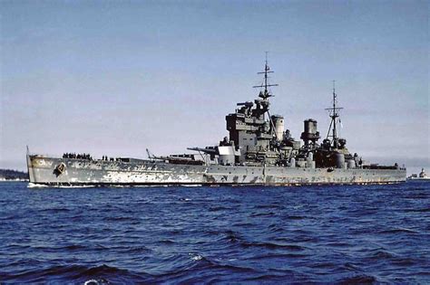 The British battleship HMS King George V along the coast | Корабль ...