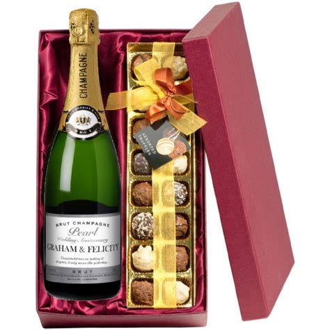 Anniversary Gifts : Champagne Personalised, Personalised Champagne delivered to your door