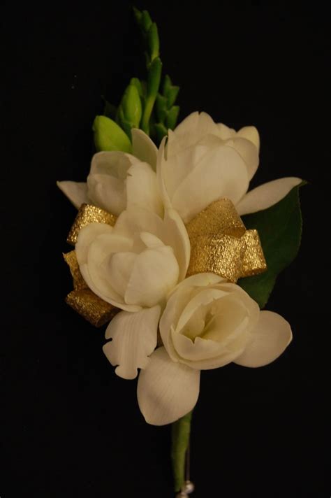 white and gold wedding flowers | Gold wedding flowers, Vintage inspired wedding, Wedding flowers