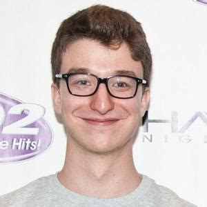 Ryan Met - Age, Family, Bio | Famous Birthdays