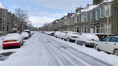 Widespread snow heading for the UK - with '2cm per hour' expected ...