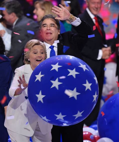 Bill and Hillary Clinton Playing With Balloons at DNC 2016 | POPSUGAR ...