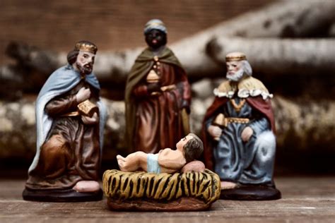 Six family traditions for Epiphany - Teaching Catholic Kids