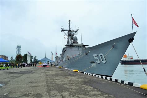 Taiwan receives two US Navy frigates