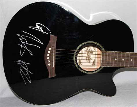 The Jonas Brothers Band-Signed Acoustic Guitar with Kevin Jonas, Joe ...