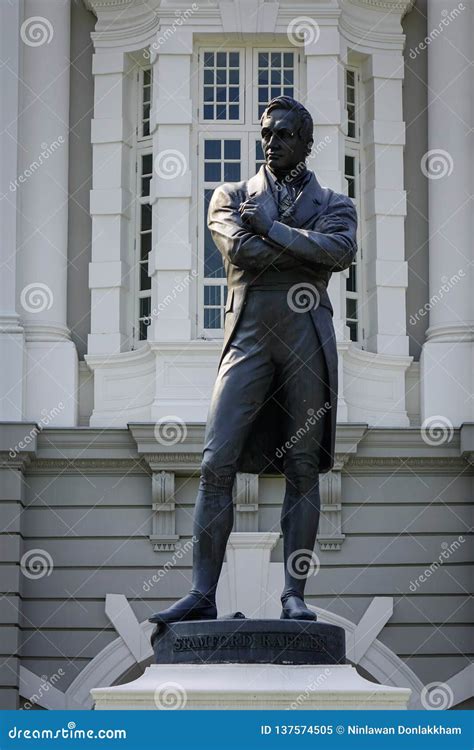 Statue of Sir Thomas Stamford Raffles Stock Image - Image of asia, founder: 137574505