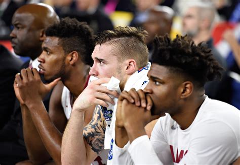 Bummed out Sooners - The 2016 NCAA Final Four in Pictures - ESPN