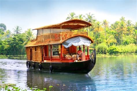 Kerala Backwaters HouseBoat Tour - Amicale Holidays