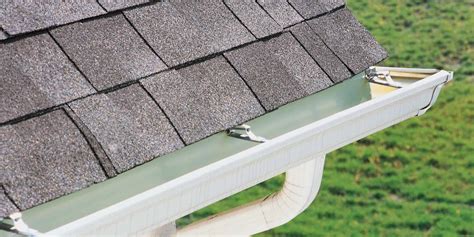 4 Easy Ways For Homemade Gutter Cleaning Solution - The Cleaning Mommy