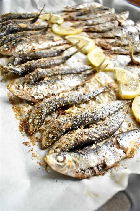 15-Minute Fresh Roast Sardine Recipe - Real Greek Recipes