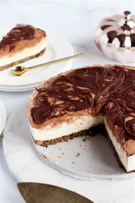 NUTELLA SWIRL CHEESECAKE NO BAKE - Julia Recipes