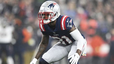 Jonathan Jones thriving in new role as outside cornerback for Patriots