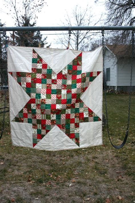 Christmas Star Quilt - Hopeful Homemaker