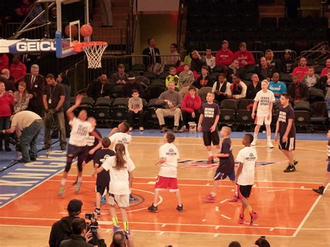 CYO kids play at Madison Square Garden | January 27, 2013 du… | Flickr