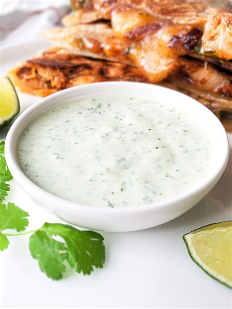 10-Minute Cilantro Garlic Sauce Inspired By Pollo Tropical | Cocina ...