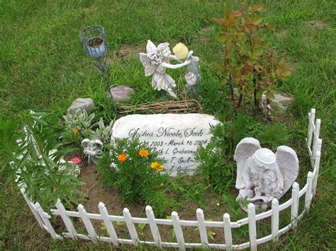 VA July 2009 057 | Pet memorial garden, Dog grave ideas, Pet memorial ideas dogs