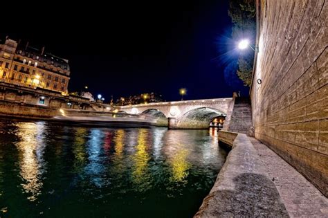 Premium Photo | Paris pont neuf night view