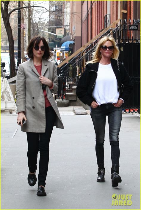 Dakota Johnson Hangs Out with Mom Melanie Griffith: Photo 3349935 | Dakota Johnson, Melanie ...