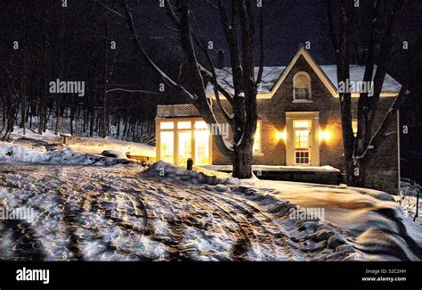 Full moon farmhouse Stock Photo - Alamy