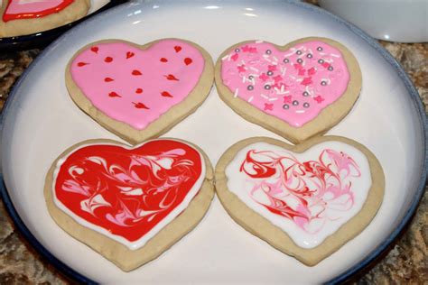 Decorating Heart Cookies for Valentines Day - Mom With Cookies