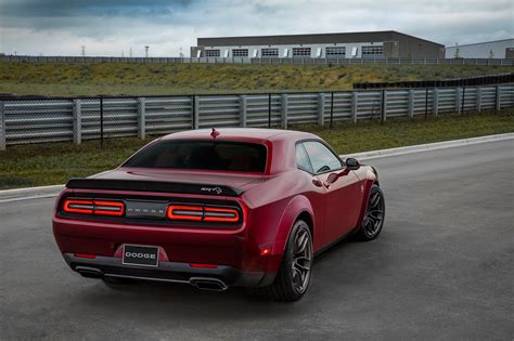 Challenger SRT Hellcat Gets a Widebody for 2018 | Automobile Magazine