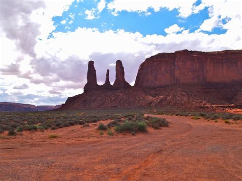 Photos by Drachma: Monument Valley - Rocks, John Wayne, and the Weather