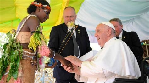 abitadeacon: Pope Francis travels to a remote part of Papua New Guinea