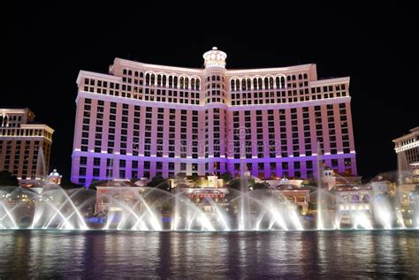 Bellagio Hotel Fountain Show, Las Vegas Editorial Photography - Image ...