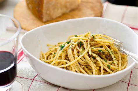 Midnight Pasta With Garlic, Anchovy, Capers and Red Pepper Recipe - NYT ...