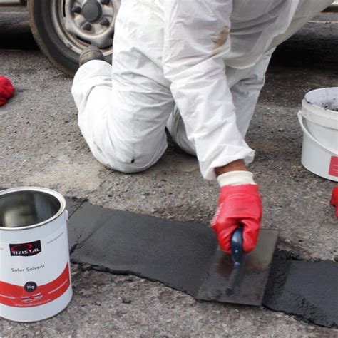 Rizistal Epoxy Asphalt & Tarmac Repair Mortar in Black