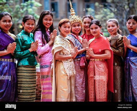 Traditional thailand greeting hi-res stock photography and images - Alamy