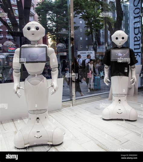 Humanoid robot japan hi-res stock photography and images - Alamy