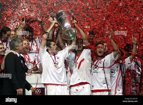 PAOLO MALDINI LIFT TROPHY JUVENTUS V AC MILAN OLD TRAFFORD MANCHESTER ...