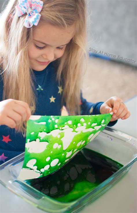 Easy Water Art for Kids - Oil and Water Droplet Paintings