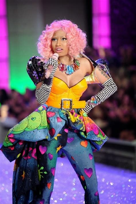 Yuppifieltro Fashionista: Craziest Nicki Minaj Outfits Part2