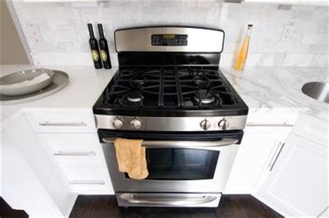 Broiling Vs. Baking | LIVESTRONG.COM