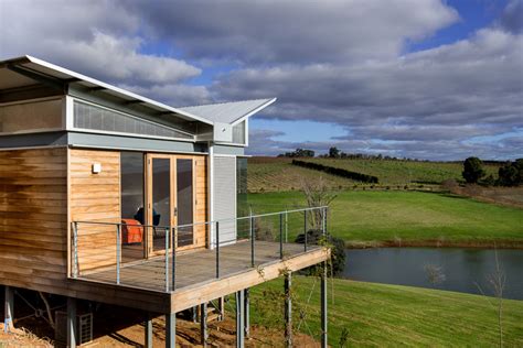 This Australian Weekender House Has A Distinctive Butterfly Roof | CONTEMPORIST