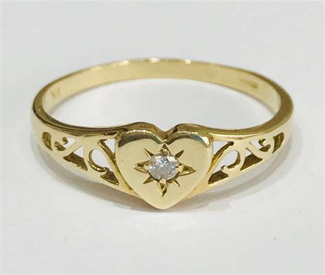 Vintage heart shaped 9ct yellow gold ring with cubic zirconia - fully ...