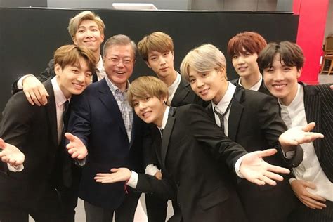 South Korean President Moon Jae In Mentions BTS In New Year Speech | Soompi