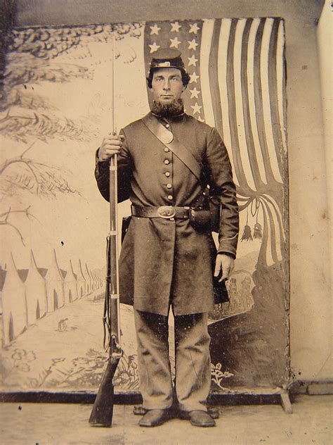 [Unidentified soldier in Union uniform and forage cap with bayoneted ...