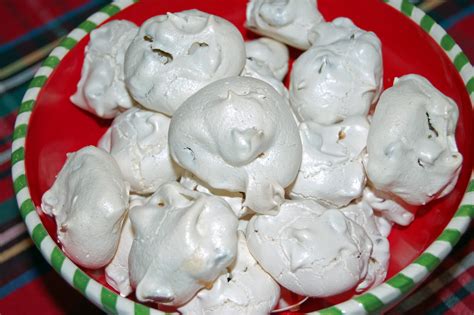 Southern Lady's Recipes: Meringue Kisses