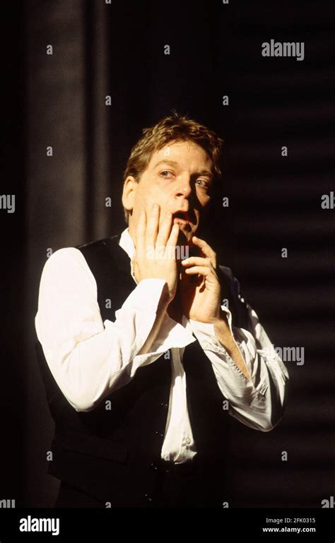 Kenneth branagh hamlet hi-res stock photography and images - Alamy