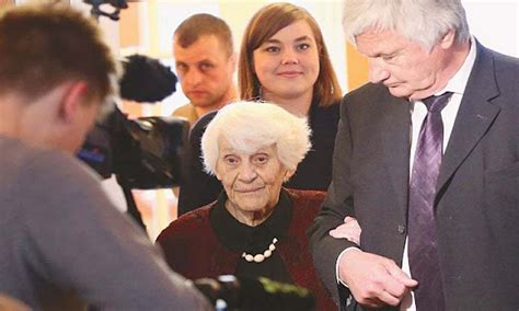 102 Years Old Woman gets Doctorate after 77 years from a German University - Muddlex