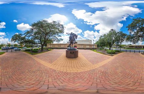 Experience McNeese State University in Virtual Reality.