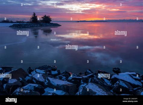 Sunrise over the sleeping giant Stock Photo - Alamy