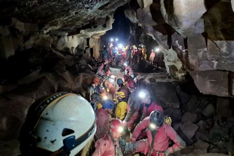 The extraordinary story of how 300 volunteers rescued a stranded caver ...