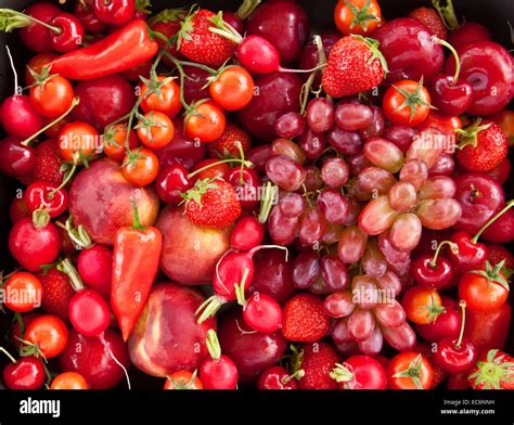 Red fruits and vegetables Stock Photo - Alamy