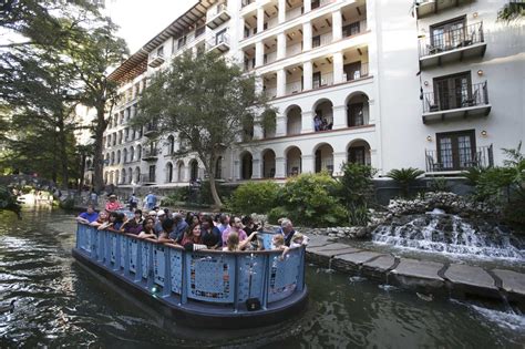 Historic downtown River Walk hotel gets national recognition as ‘romantic getaway’