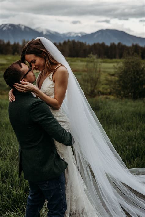 Breathtaking Montana Wedding Portraits Near Glacier National Park - photographybybrogan.com